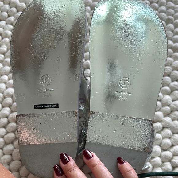 CHANEL Silver Sandals with Iconic CC Logo - Picture 4 of 4